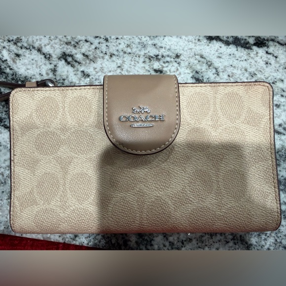 Phone Wallet In Signature Canvas - Picture 6 of 10